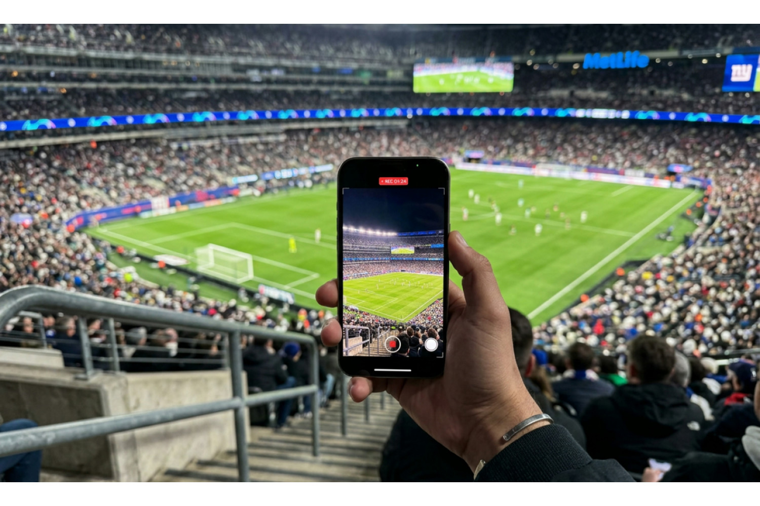 Футбольный матч MLS впервые снимут на iPhone 17 Pro